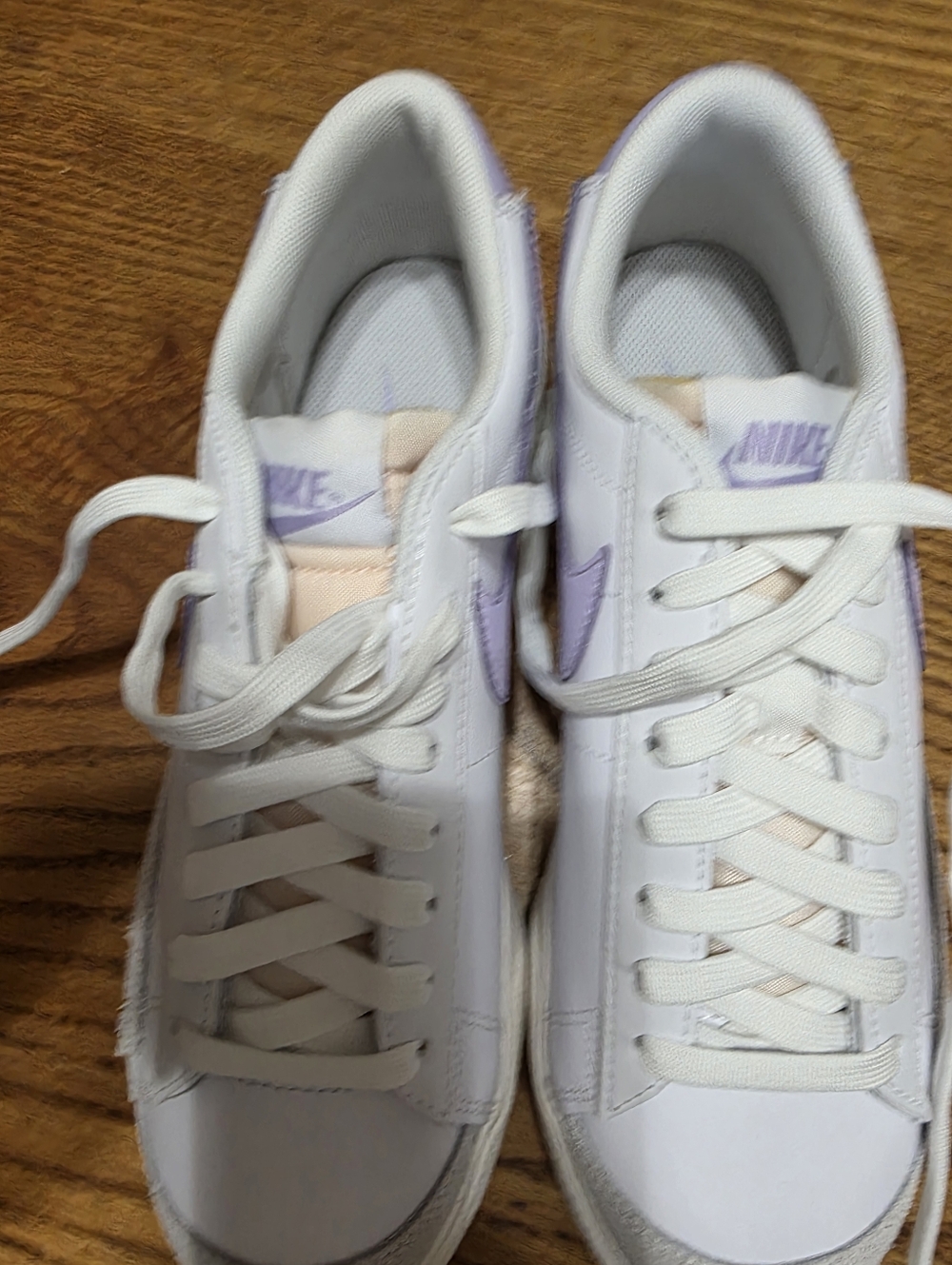 Nike Blazer Low Size 9 Women’s White Sneakers with Light Purple Accents - Picture 5 of 6